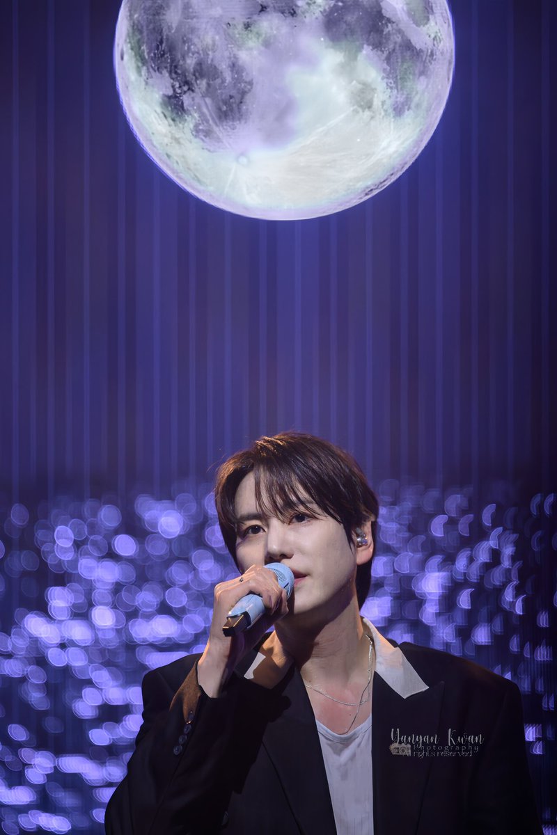 yyyankkk's tweet photo. The most beautiful scene 🩷
That moment that cannot be captured by any photos nor videos 

Being moved by KyuHyun’s voice
So emotion and extremely beautiful 

@GaemGyu 
Colors Manila  20250405

#규현 #KYUHYUN #kyupiter #규매 
#10thAnniversaryAsiaTour #圭賢 #圭贤 https://t.co/95bCEeLI1a