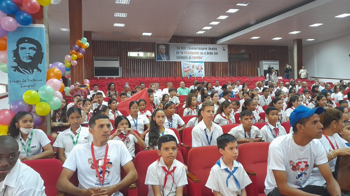 Interviene el primer secretario del PCC en Holguín en la asamblea 64 aniversario de la organización de pioneros José Martí #HolguínSí