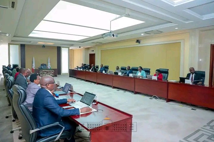 ShikirizaB's tweet photo. #Burundi: Un conseil des ministres s'est tenu ce 08.04.2025 sous les auspices du Chef de l'Etat, @GeneralNeva.

Cinq points étaient à l'ordre du jour dont le projet de loi régissant le secteur de l'artisanat au #Burundi.
#Shikiriza
#TestifyToInspire
#Burundi https://t.co/MIWBkKt8pw