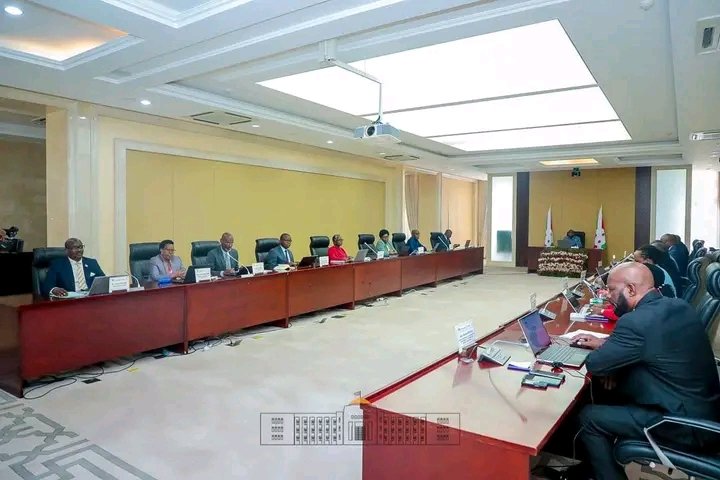 ShikirizaB's tweet photo. #Burundi: Un conseil des ministres s'est tenu ce 08.04.2025 sous les auspices du Chef de l'Etat, @GeneralNeva.

Cinq points étaient à l'ordre du jour dont le projet de loi régissant le secteur de l'artisanat au #Burundi.
#Shikiriza
#TestifyToInspire
#Burundi https://t.co/MIWBkKt8pw