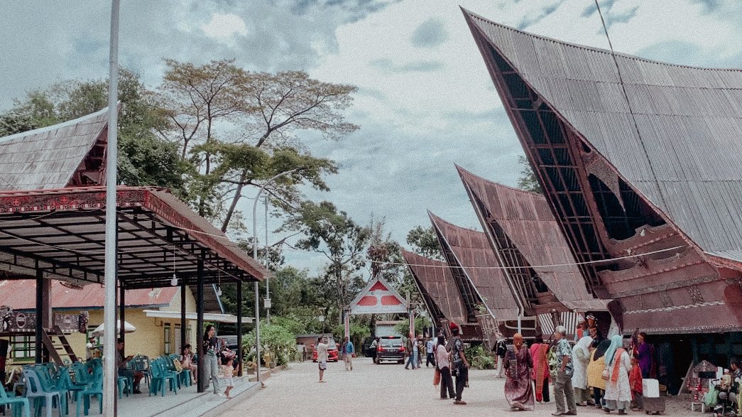 hi_lyaaa's tweet photo. Today I walked around Samosir Island
•••
📍Ajibata Harbor
📍Toba Lake
📍Tomok, Sigalegale Dance Performance https://t.co/jWBdBeJfsL