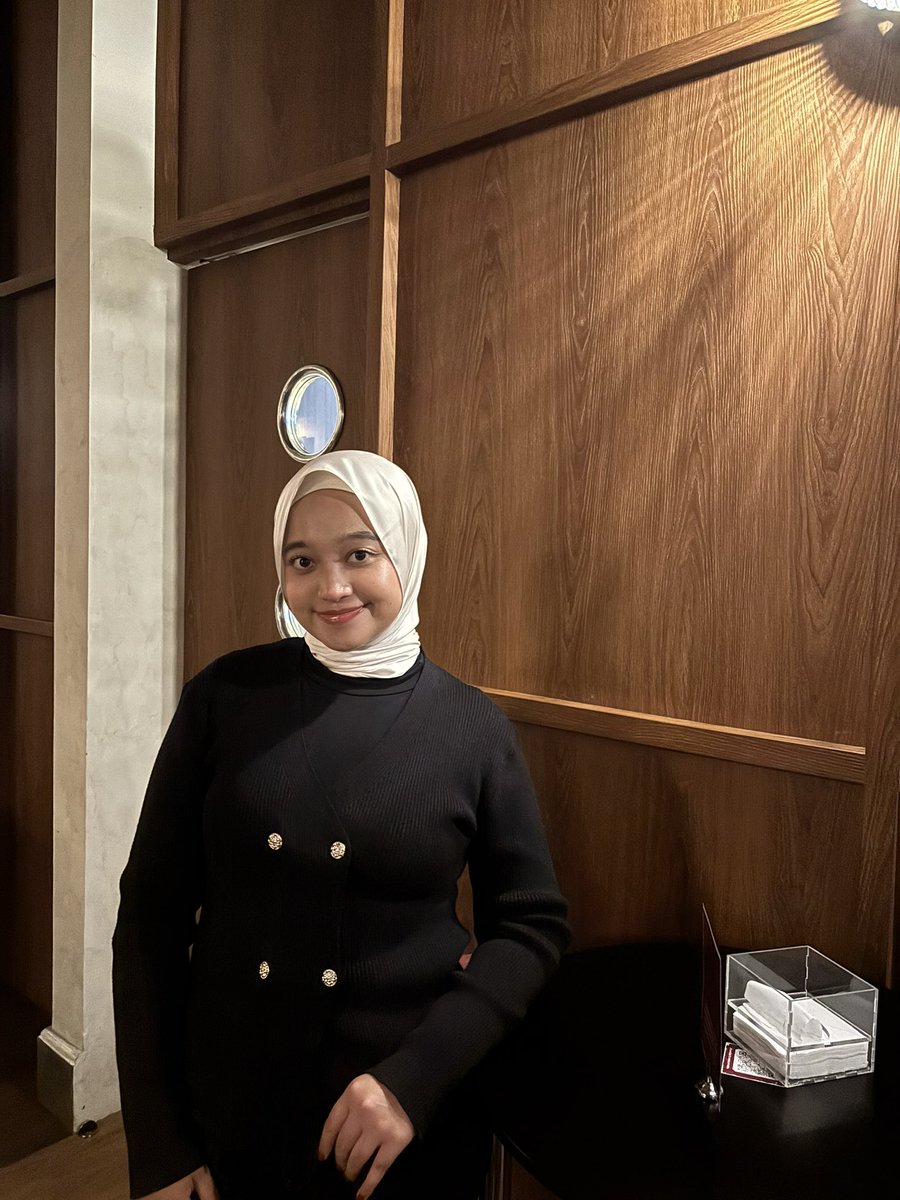 its__ssarah's tweet photo. another cardigan recommendation🎀

found this timeless cardigan and it’s form local product!!

elegant look that can go with anything formal and casual✨

https://t.co/xv2sRVDTrS

#cardigan #blackcardigan #outfit #hijab #OOTD #casual #timeless #elegant https://t.co/xKljhWODtc