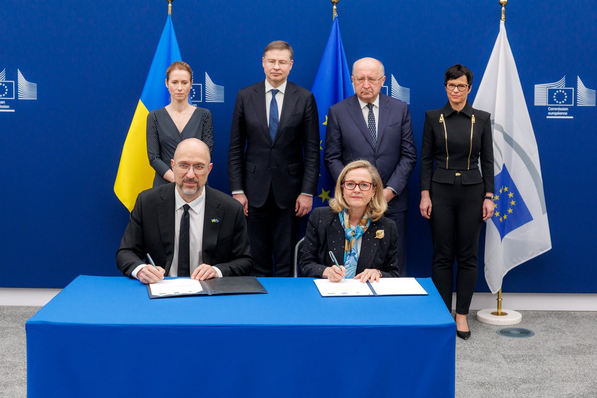 Marta Kos (@martakoseu) on Twitter photo Ukraine needs us, we deliver. 🤝
With <a href="/EIB/">European Investment Bank</a>, we mobilise substantial financial support to empower local actors to rebuild swiftly & alleviate pressure on critical infrastructure.
But today's agreements go beyond addressing 🇺🇦’s immediate recovery needs. They are about anchoring Ukraine needs us, we deliver. 🤝
With <a href="/EIB/">European Investment Bank</a>, we mobilise substantial financial support to empower local actors to rebuild swiftly & alleviate pressure on critical infrastructure.
But today's agreements go beyond addressing 🇺🇦’s immediate recovery needs. They are about anchoring