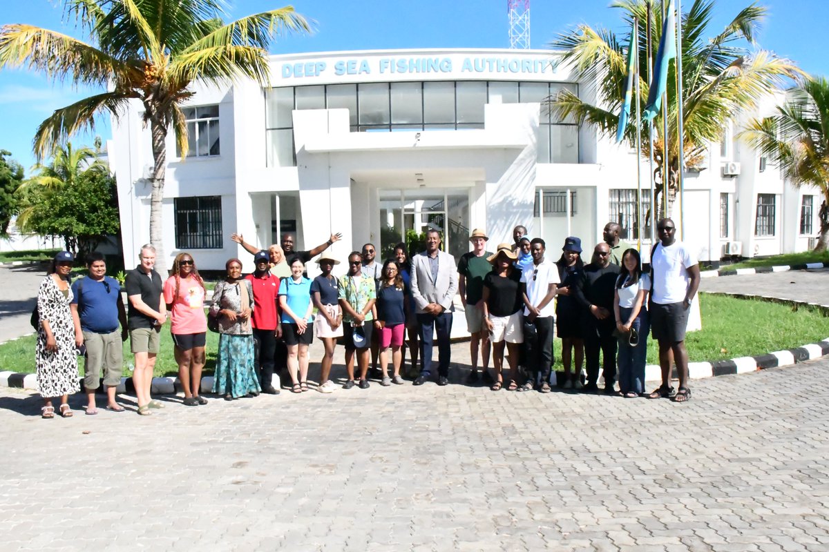 DsfaFishing's tweet photo. Ujumbe wa wanafunzi kutoka World Maritime University - Sweden wamefanya ziara katika ofisi za Mamlaka ya Kusimamia Uvuvi wa Bahari Kuu (DSFA) na kuweza kufahamu majukumu mbalimbali ya Mamlaka. Ujumbe huo ulikaribishwa na Naibu Mkurugenzi Mkuu wa DSFA Dkt. Saleh A. Yahya. https://t.co/13UMoER21q