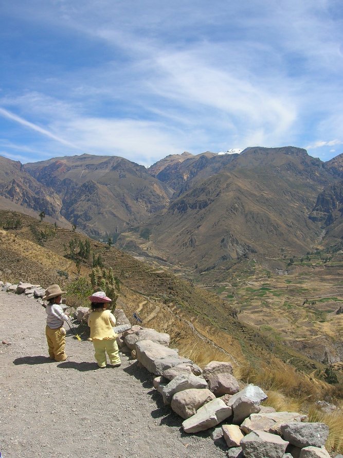 Life is all about human connection.

When travelling (or anytime), meeting new people from different backgrounds is one of the most rewarding things.

It shapes our identity, influences our perspective and broadens our horizon.

Let's explore why human connection matters.

🧵...