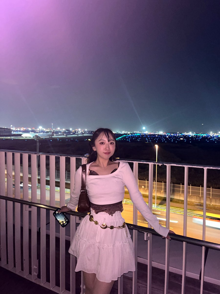 グレイシーもリボンいっぱいで埋め尽くされた
会場も可愛かったなぁ🎀💛
透明感ある唯一無二の歌声に痺れまくって
いっぱい歌えて最高だった💎
#GracieAbrams 
#TheSecretofUsTourTokyo