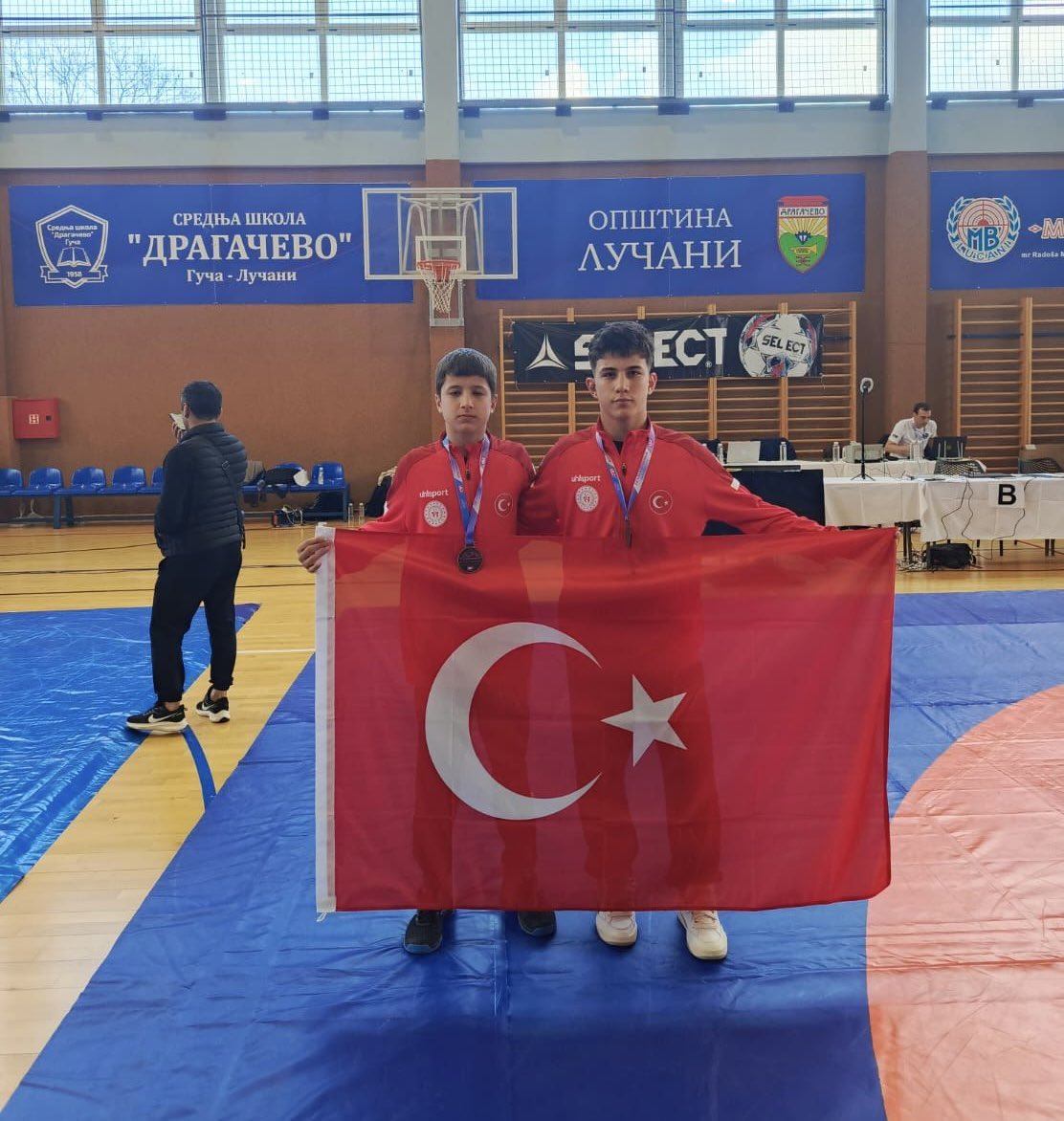 avadursun's tweet photo. SULTANGAZİ BSK’DAN DÜNYA 3.’LÜĞÜ 💯🏆

ISF Dünya Okullar Arası Serbest Güreş Şampiyonası 62 kg’da mücadele ederek bronz madalya almaya hak kazanan Belediye Spor Kulübü Sporcumuz Arif Bulut’u ve teknik ekibimizi tebrik ediyor, başarılarının devamını diliyorum 👏🏻🏆🇹🇷 https://t.co/orrmO1axFh