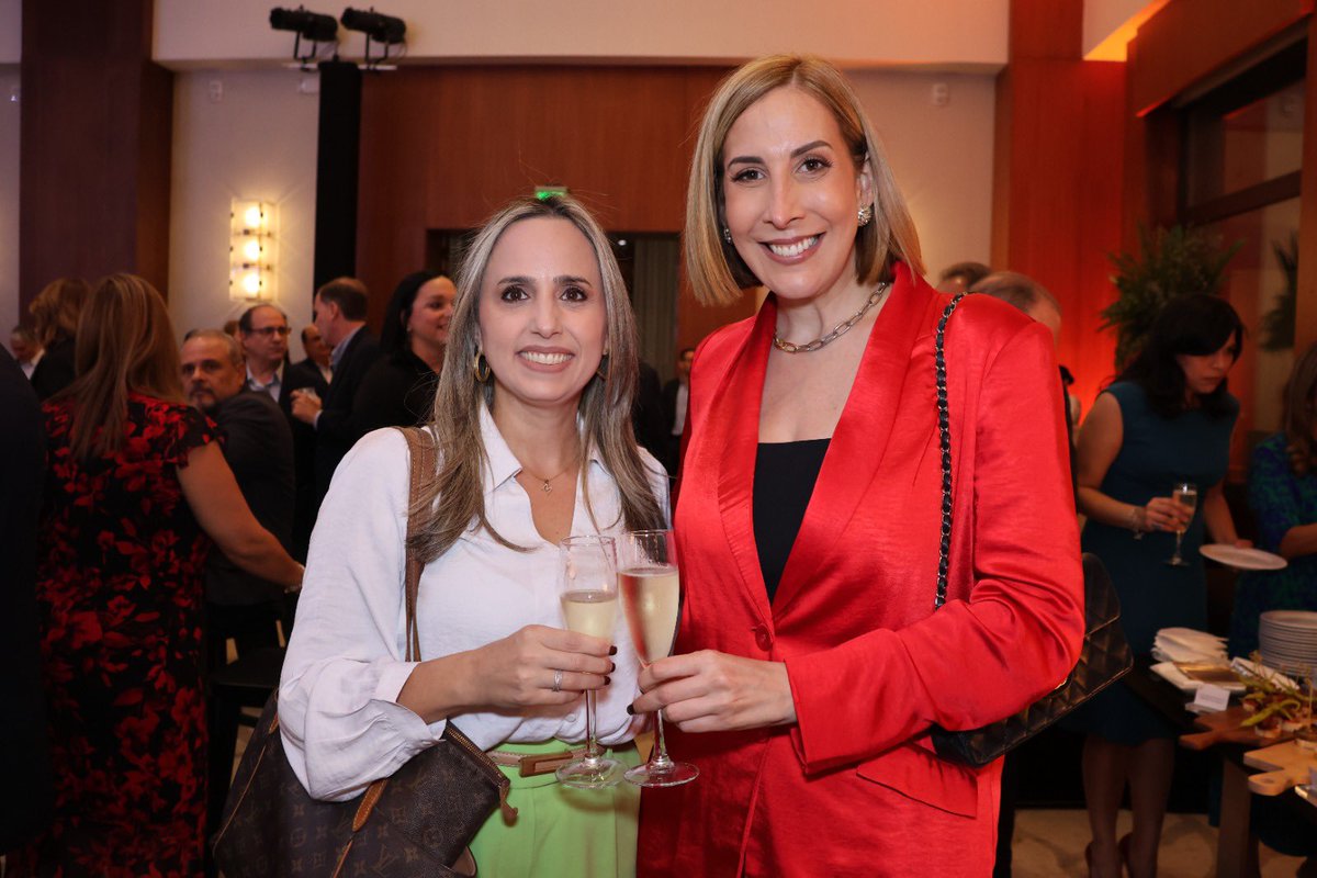 MariGuizado's tweet image. 🎉 Ayer tuvimos el honor de acompañar a @Mercantilbanpa en la celebración de sus 100 años. ¡Un gran aliado de @PlataformaPA
Nos encanta verlos crecer y expandirse con soluciones financieras e innovaciones que se adaptan a los nuevos tiempos. Además, su apoyo a emprendedores…
