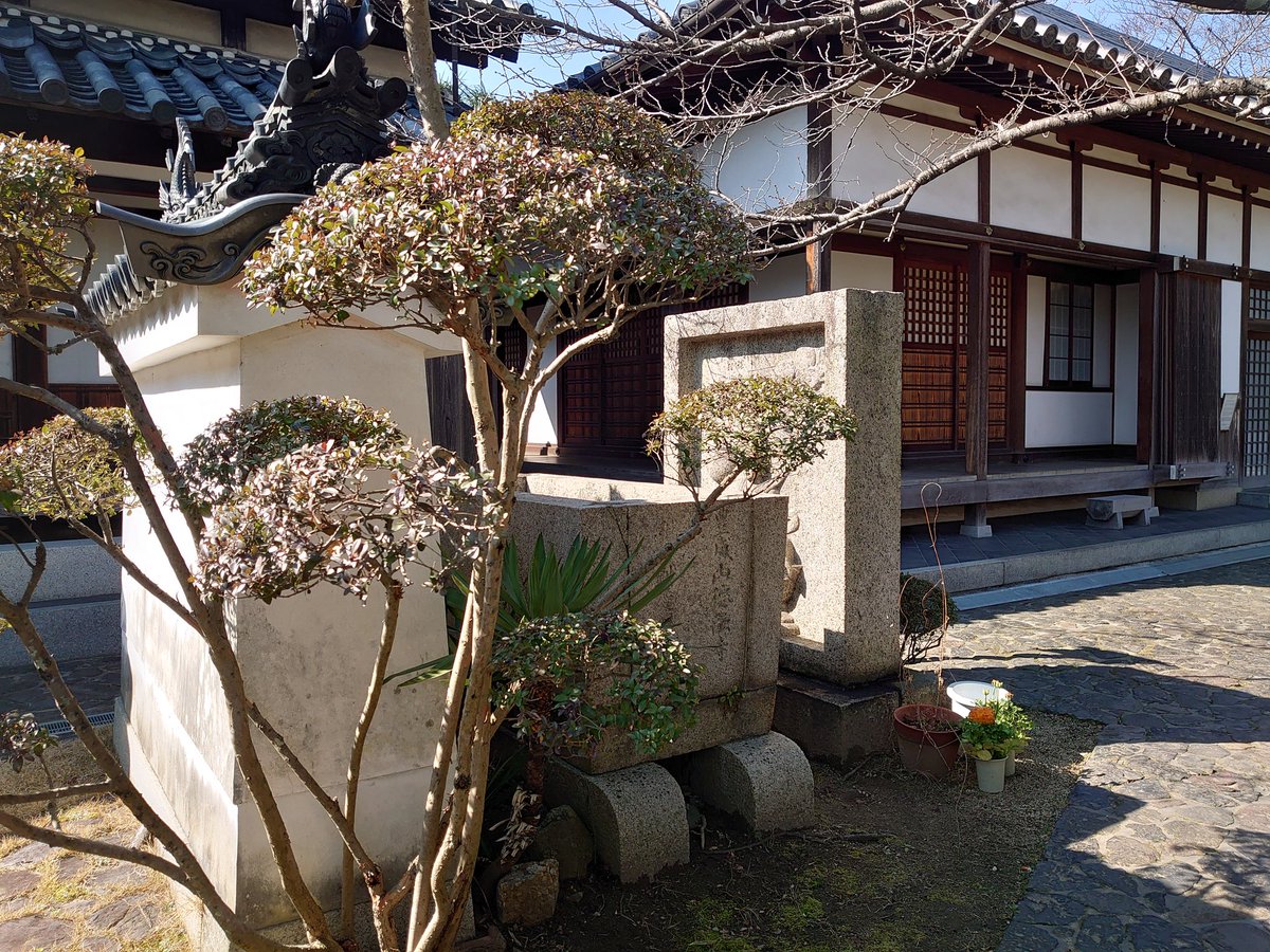 ratama9's tweet photo. 融通念仏宗 徳融寺（奈良市鳴川町）の目隠塀 https://t.co/tC6EfUOyk1