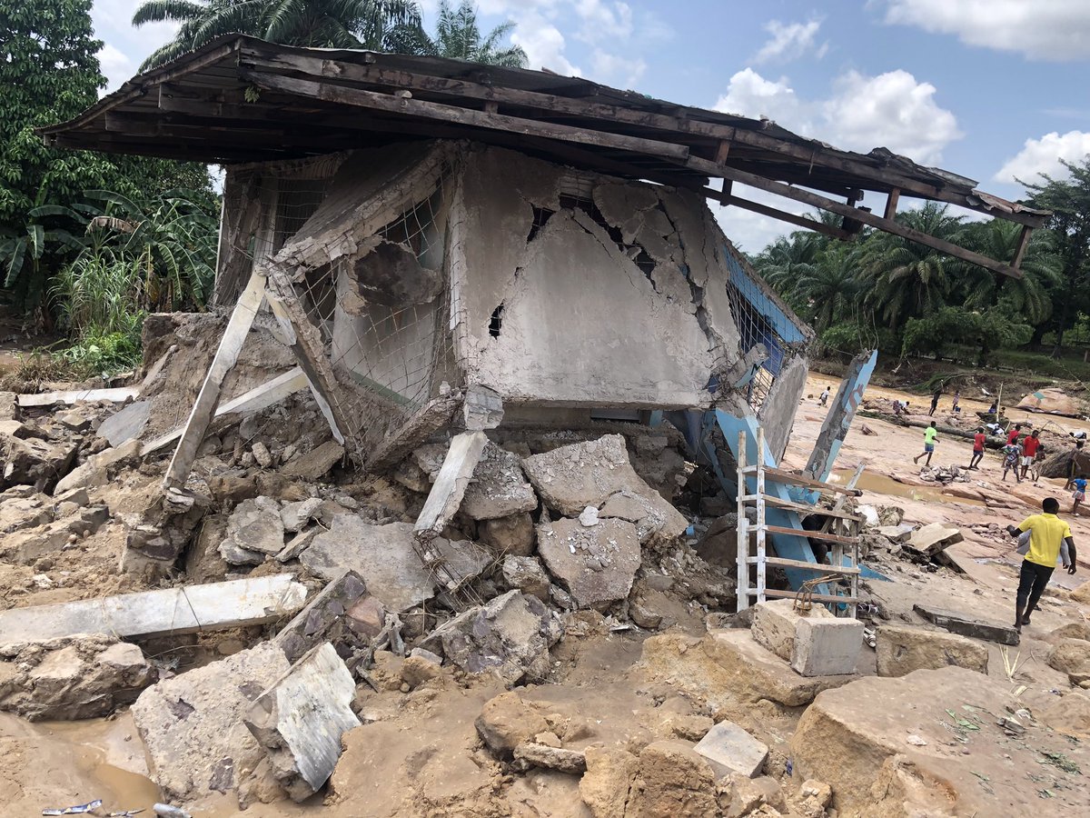 PlotinYambenga's tweet photo. #Inondations à Kinshasa : le bilan passe de 23 à 43 morts et plusieurs dizaines de blessés , ont annoncé les autorités. https://t.co/wADSekk7br