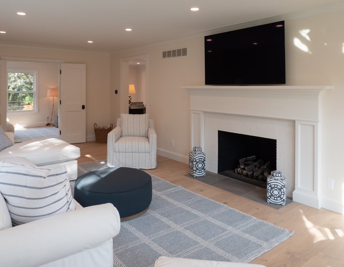 Custom millwork, a clean fireplace surround, wide-plank floors, and soft light—simple choices that shape a space you want to stay in.

#DesignBuild #CustomHomes #HomeRenovation #InteriorDetails #MichiganHomes #JPCraig