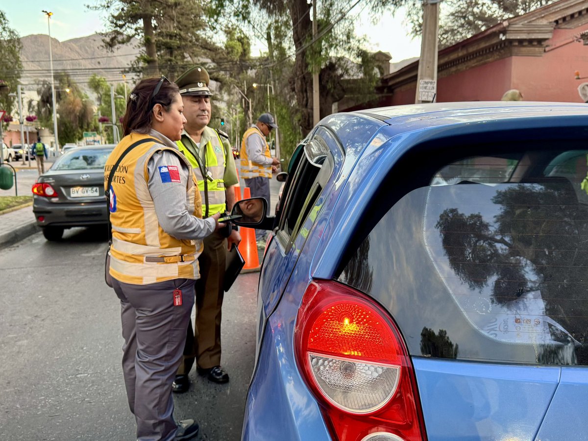 📍SeremiTT Carla Orrego,  seremi <a href="/atacama_spd/">SPDAtacama</a>, Lorna Bown, equipo de <a href="/Fisca_MTT/">Division de Fiscalización de Transportes</a> Atacama, <a href="/copiapomuni/">MunicipalidadCopiapo</a> y <a href="/CarabIIIRegion/">Carabineros Atacama</a>, se trasladaron hasta el sector de la Alameda para realizar un nuevo operativo de fiscalización vehicular. 🛂
👉🏻 75 controles y 12 🛵 retiradas de circulación.