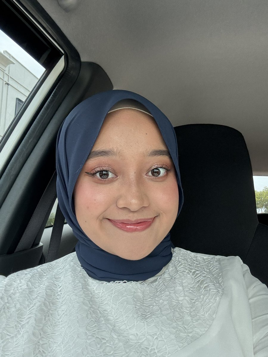 its__ssarah's tweet photo. elevate your look with this elegant pashmina✨

soft, deep luxurious color, easy to shape, and effortlessly wearable for any occasion💙

https://t.co/dia9sM2pEX

#pashmina #navy #elegantstyle #modestwear #richtones #luxuryindetails #efforlesselegance https://t.co/N4lPHWtLeF