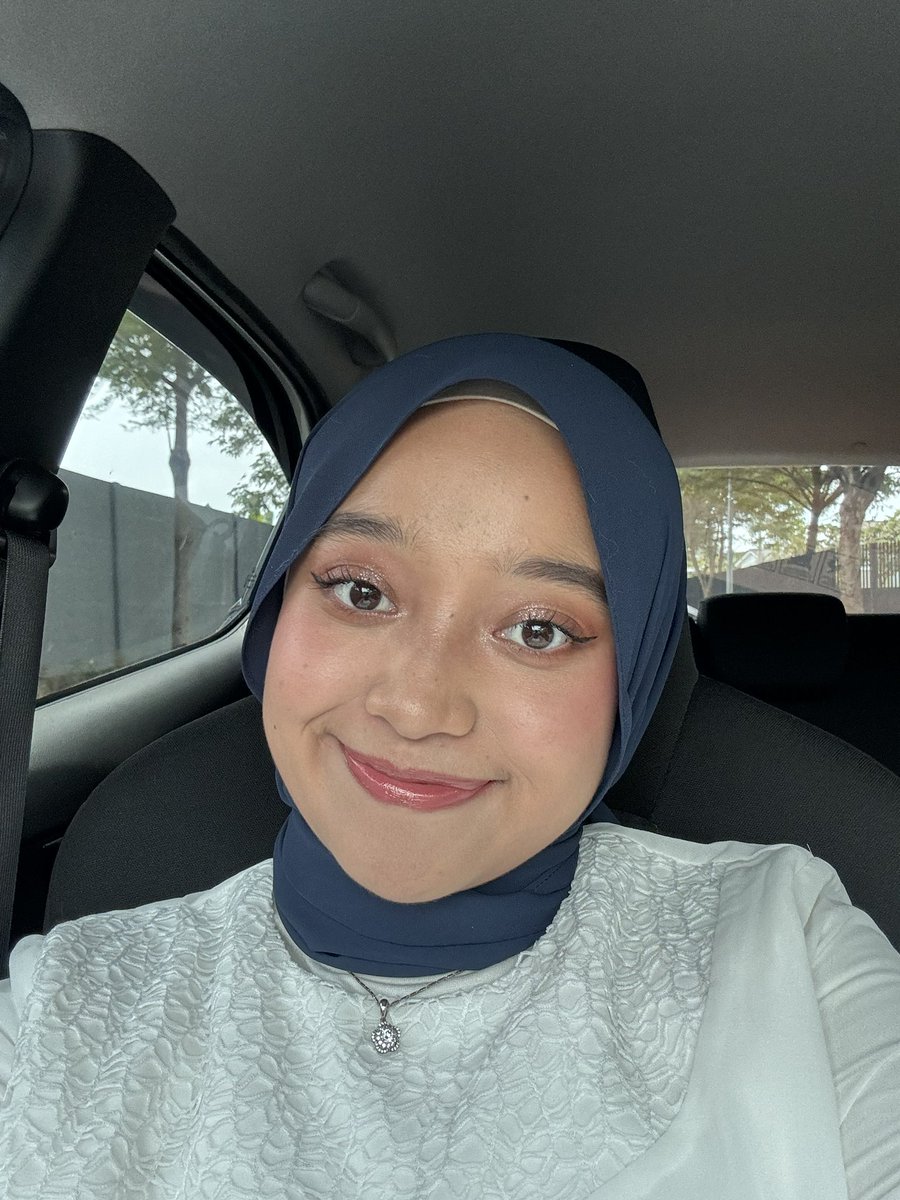 its__ssarah's tweet photo. elevate your look with this elegant pashmina✨

soft, deep luxurious color, easy to shape, and effortlessly wearable for any occasion💙

https://t.co/dia9sM2pEX

#pashmina #navy #elegantstyle #modestwear #richtones #luxuryindetails #efforlesselegance https://t.co/N4lPHWtLeF