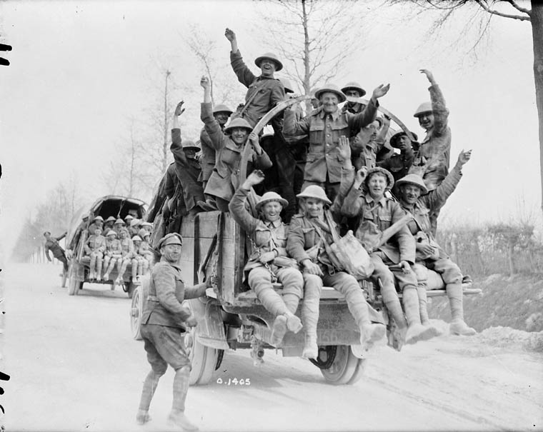 On this day in 1917, the Battle of Vimy Ridge began.
It is one of the most famous battles in Canadian history, which saw four Canadian divisions fighting together for the first time against three German divisions.
Let's look at some facts of this battle.

📸LAC A001332

🧵1/13