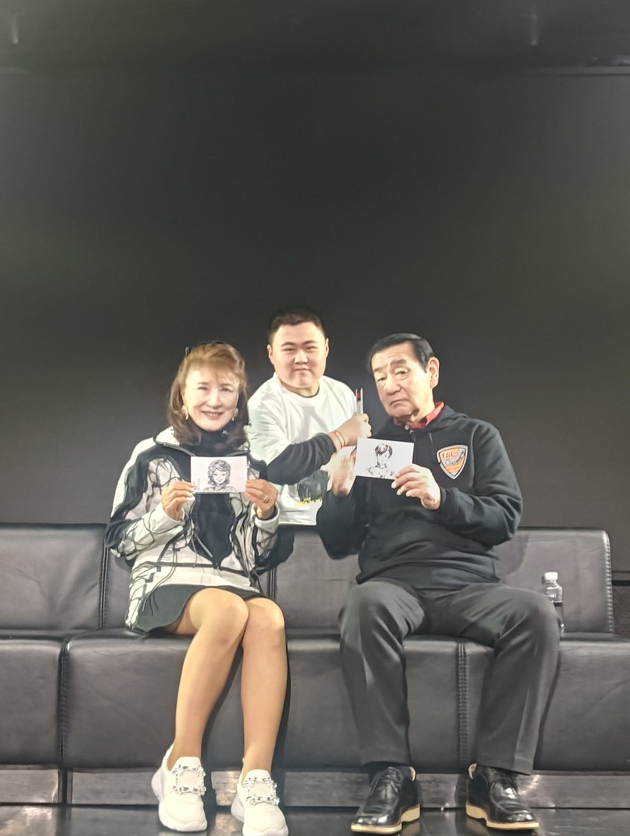 Sebastian175424's tweet photo. @qjbJaTPk8u26S0a 高峰さん、西恵子さんとおばあちゃんが中国広州に来るのを歓迎します。私もあなたと西恵子さんの会見に参加しました。5日です。私はあなたの顔がプリントされたtシャツを着て、とても楽しかったです。またお会いしたいです。また広州に来てください。中国からのファンです。 https://t.co/dhSvO7MeEO