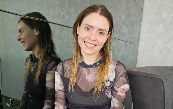 RenegadoInt's tweet photo. Pobre Maryfer Centeno tan alejada de la realidad y tan cercana al bote y la esquizofrenia.

"La reina Isabel era una gran admiradora de mi trabajo, lo sé" dice la nena en el Tec de Monterrey. https://t.co/r498bIIf94