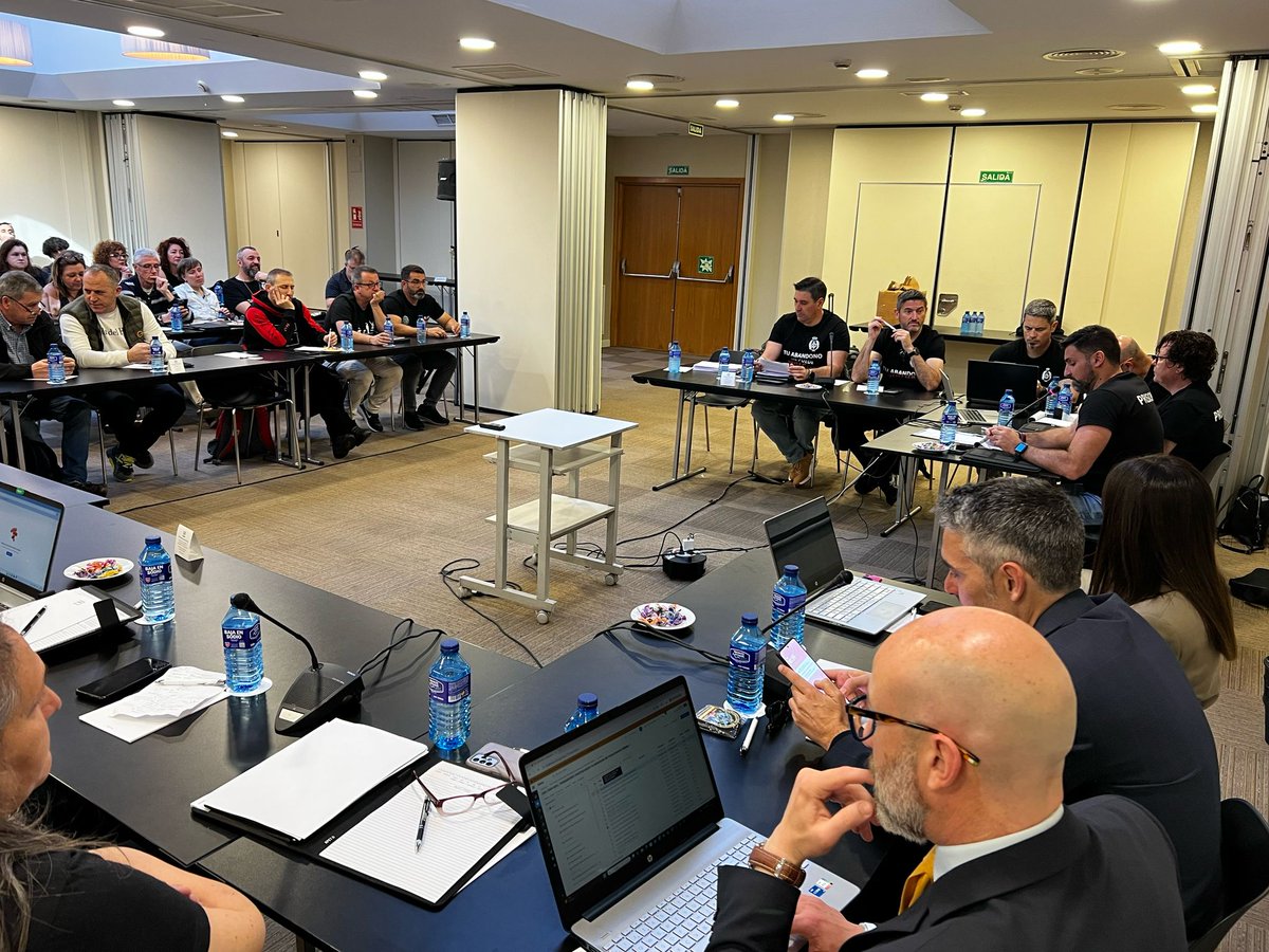 tu_abandono's tweet photo. 🎯Ayer 8/4/25 en Madrid, un año más TAMPM ASAMBLEA  GENERAL 
🔴🔴⚫️Somos prisiones!! 📈 Cuentas transparentes.  💥Plantando cara en los tribunales a Ortiz y su banda.  🥇Nuevas ideas que iréis conociendo. 💪Proyecto que crece. 
#MasPrisiones que nunca. 
Muchas gracias a todos los coordinadores de los centros, a la ejecutiva, a los despachos de abogados colaboradores:  @RaquelSanchezN1, despacho Carlos Insua y @Admiabogados que nos acompañaron y a vosotros!! nuestros socios que sois el motor de todo esto!! Gracias #familiaTAMPM  Esto es por vosotros.
 Esto es ❌ PRISIONES‼️