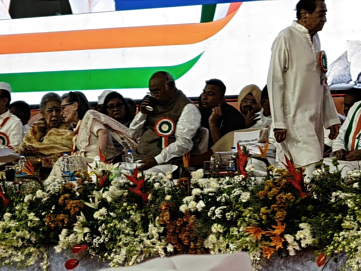 RahanurALashkar's tweet photo. न्याय पथ | कांग्रेस अधिवेशन - 2025। साबरमती तट, अहमदाबाद, गुजरात
Nyay Path | Congress Session - 2025. Sabarmati Beach, Ahmedabad, Gujarat
#AICCSession
#AICCSession2025 #NyayPath #congresssession #SabarmatiRiverfront #AICC2025 #gujratcongress @AICCMedia @INCGujarat @INCMumbai https://t.co/qhnqTBZdUI