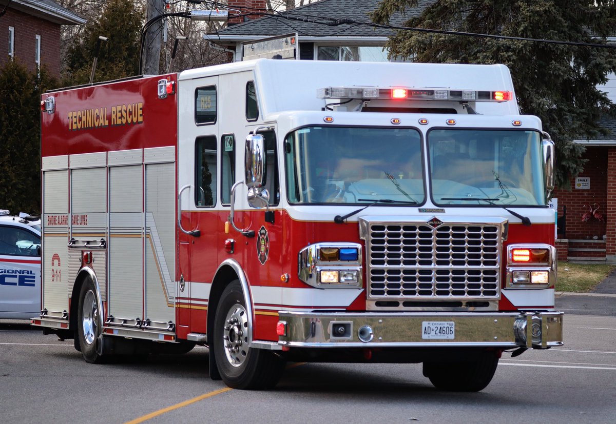 Oshawa Fire Services on scene of a residential structure fire on Gorevale Crescent yesterday evening.

Smoke showing on arrival, crews made quick work of a fire on the upper level of the residence.

<a href="/OshawaFire/">Oshawa Fire Services</a> <a href="/iafflocal465/">Oshawa Fire Fighters</a>