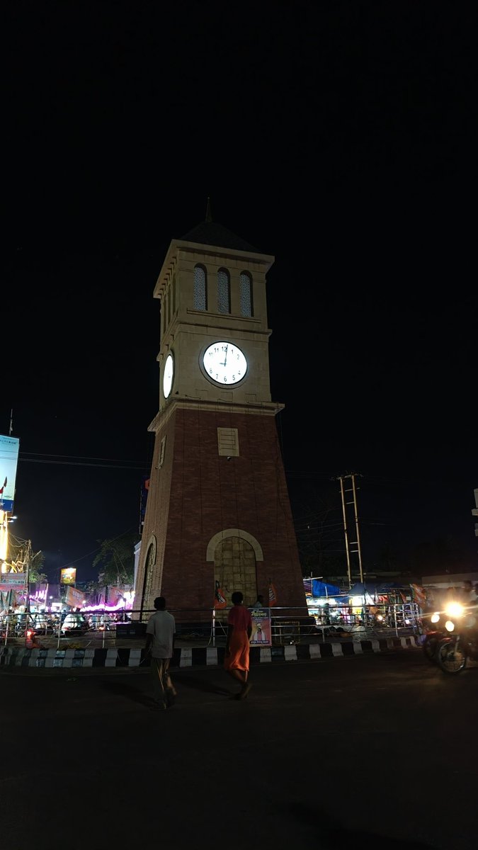 TeamSCCPCT's tweet image. ନା ଅଛି ପୁରୁଣା ର ଯତ୍ନ, ନା ଅଛି ନୂଆ ର ଆଦର।
ଅଧା ରୁ ଅଧିକା ଦିନ ଅନ୍ଧାର ଆମ ରାଣୀହାଟ ଘଣ୍ଟା ଘର। ଘଣ୍ଟା ଘର ଟି ଠିକ୍ ସହର ର ବିପର୍ଯ୍ୟସ୍ତ ଓ ଅନ୍ଧାରୀ ବ୍ୟବସ୍ତା କୁ ସୂଚାଇ ଦେଉଛି।

ସହର ର ପରିମଳ ଠୁ ନେଇ ଅନ୍ୟ ସମସ୍ତ ମୌଳିକ ବ୍ୟବସ୍ଥା ର ଜଲ୍ଦୀ ସୁଧାରିବାକୁ @CMCCuttack
କୁ ଅନୁରୋଧ।
Rgds,
@TeamSCCPCT
@TeamSilverCity