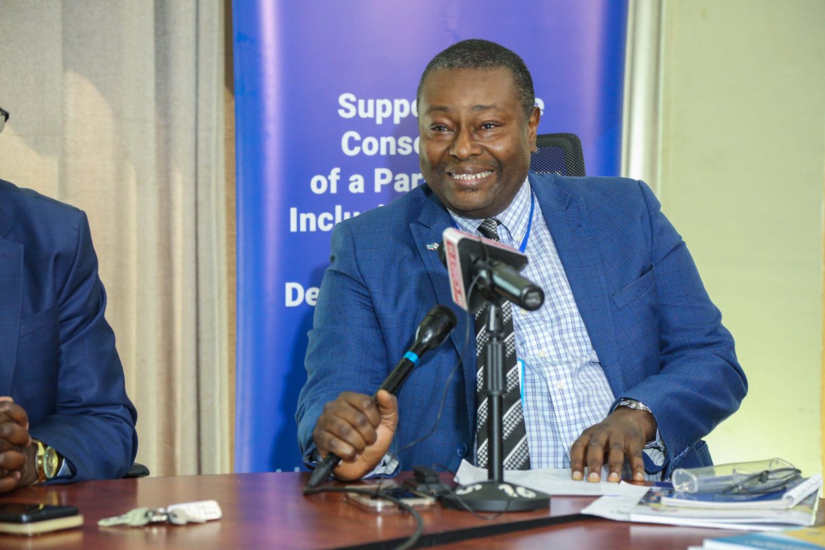 NHRCGambia's tweet image. In a landmark step towards strengthening civic and human rights education in The Gambia, the NHRC officially handed over newly developed Civic Education textbooks and Teachers' Guide to MoBSE. More on: facebook.com/share/p/1HtHFR…