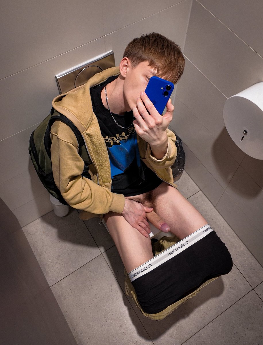 nickinheat's tweet photo. love showing off my dick 😍 https://t.co/AlosUC20qV