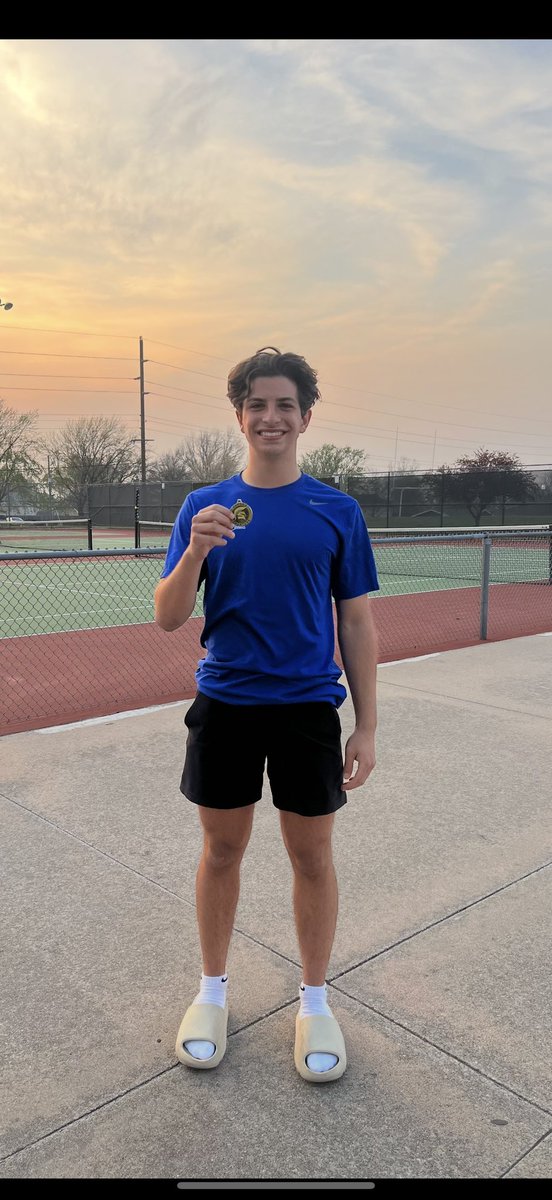 zaidashkar27's tweet photo. After a tiebreaker in the final, I took first in singles and the @ONWRavenTennis team did the same at our tournament in Emporia. I’m so excited to see what the rest of the season holds for us! 🎾#skoRavens @spage_onw https://t.co/aONZpFwXCD