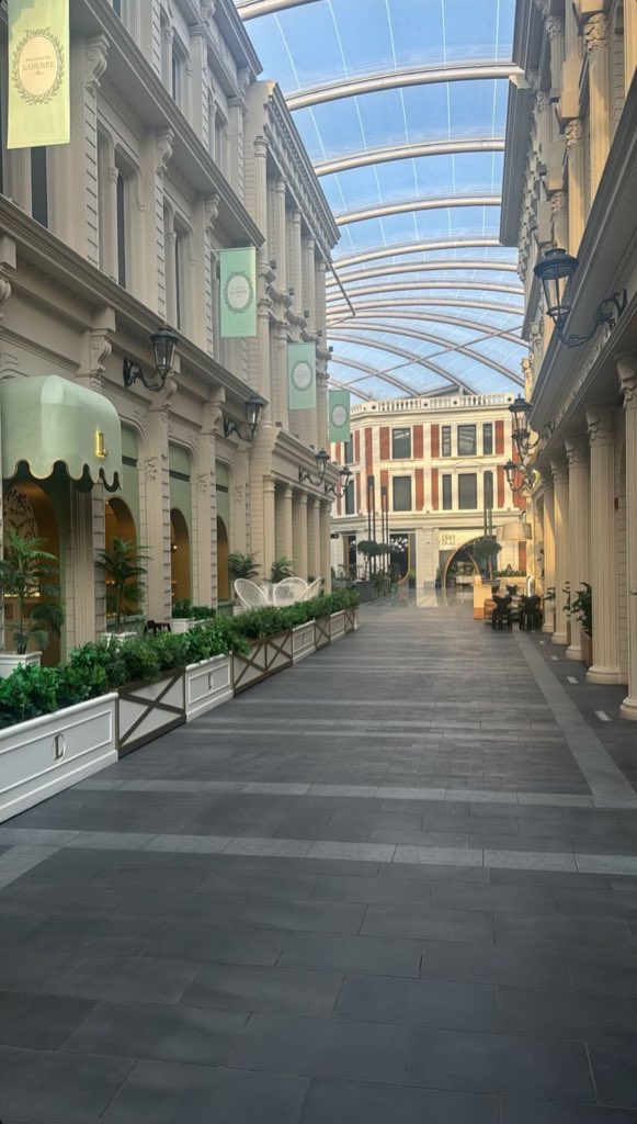 حنا الوفا نفداه لو بأرواحنا
والوعد يا أهل الاوله بالتاليه .