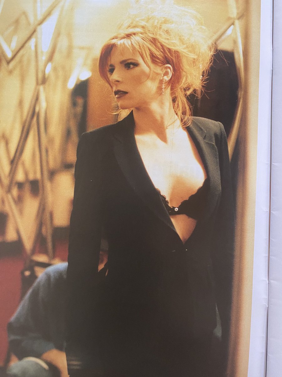 LaboucheCamille's tweet photo. Mon beau cadeau d’anniversaire #mylenefarmer https://t.co/RjvpFJxJo1