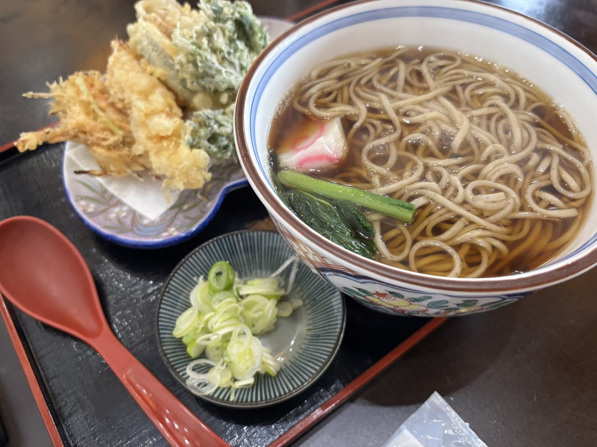 b_onhalloween's tweet photo. お昼どきの外出の #ランチ 。
たまたま通りがかった #そば処丸忠 さん。
すこし冷える日だったので、
#どんぶりセット  #天ざる を温かい #そば  で
お願いしたら快諾してくださいました。
#ありがとうございます ‼︎
#ごちそうさまでした ‼︎ https://t.co/jA7b88xOKG