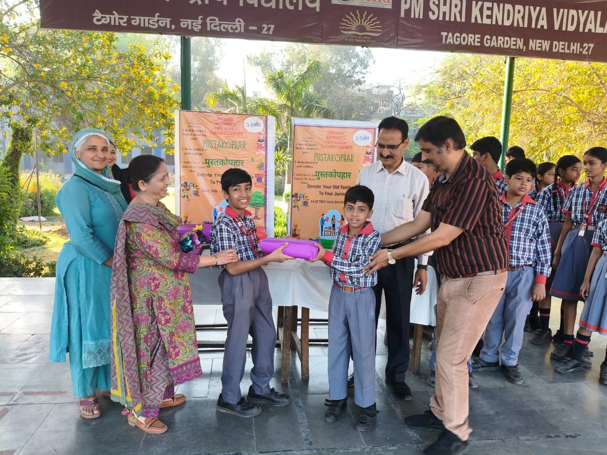KV_Tagoregarden's tweet image. We celebrated Pustakophar at PM SHRI KV Tagore Garden, spreading the joy of giving through books! This initiative not only promotes sharing and a love for reading, but also supports nature by reusing books and reducing waste.
#Pustakopahar #Joyofgiving #KVLibrary #SaveNature