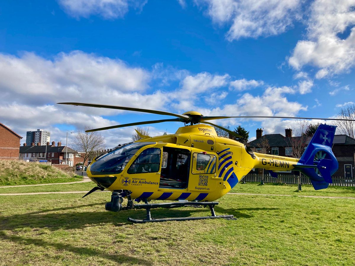 We’ve been loving the warm weather across the North West recently - here’s one of our helis soaking up the rays ☀️💛 

Thanks to Pilot James for this fantastic #ViewFromTheCrew 📸