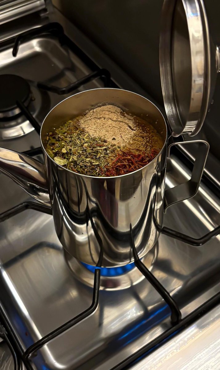 اللي يزبطوووون القهوه السعودية عطونا أسراركم خلونا نستقيد كلنا من بعض لان عجزززززت اضبطها قهوتي تقول غسال🥲