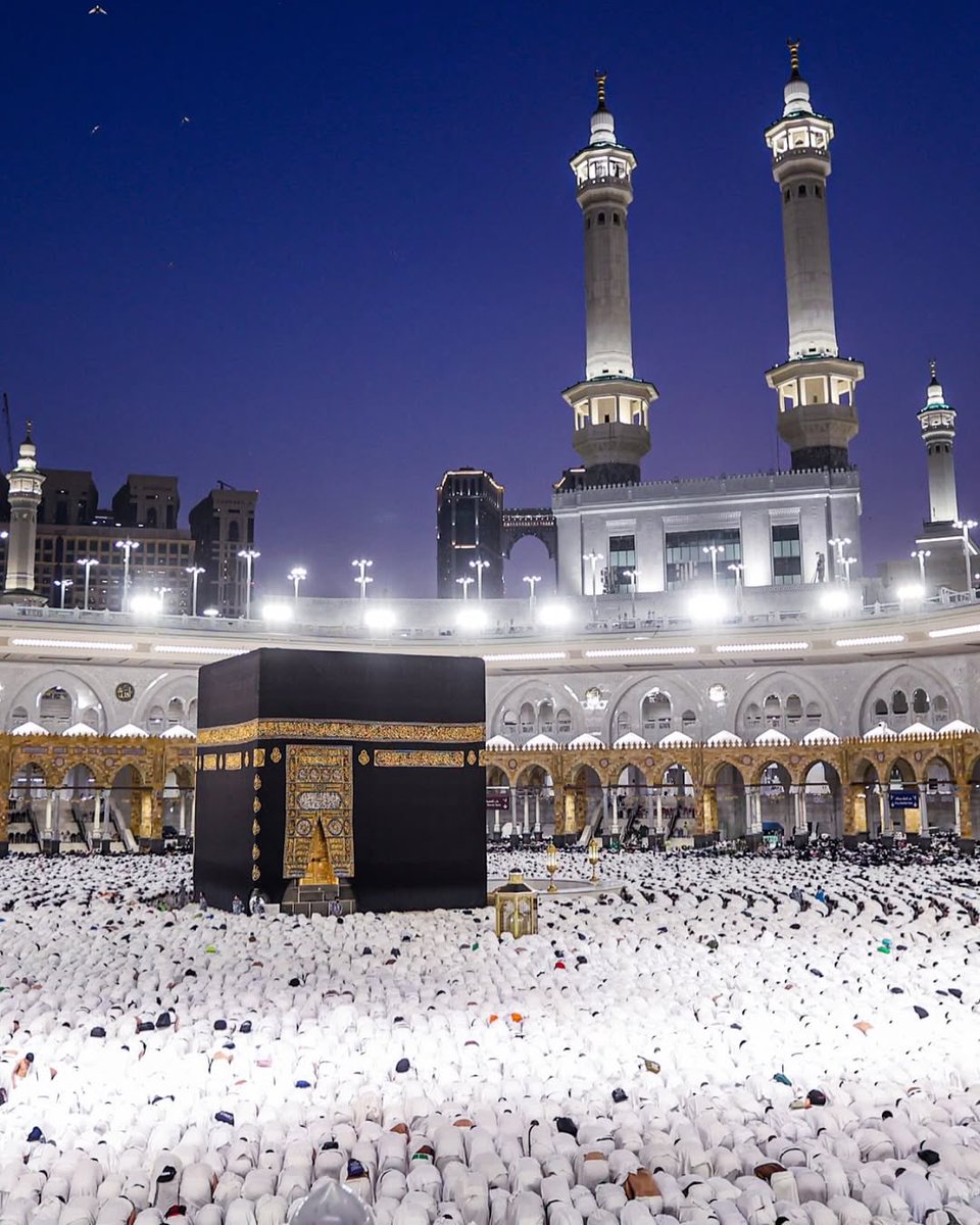 Makkah_wr's tweet photo. فإن كان الهوى شوقًا .. فشْوقي كلهُ مكة 🤍. https://t.co/mChj84iBZN