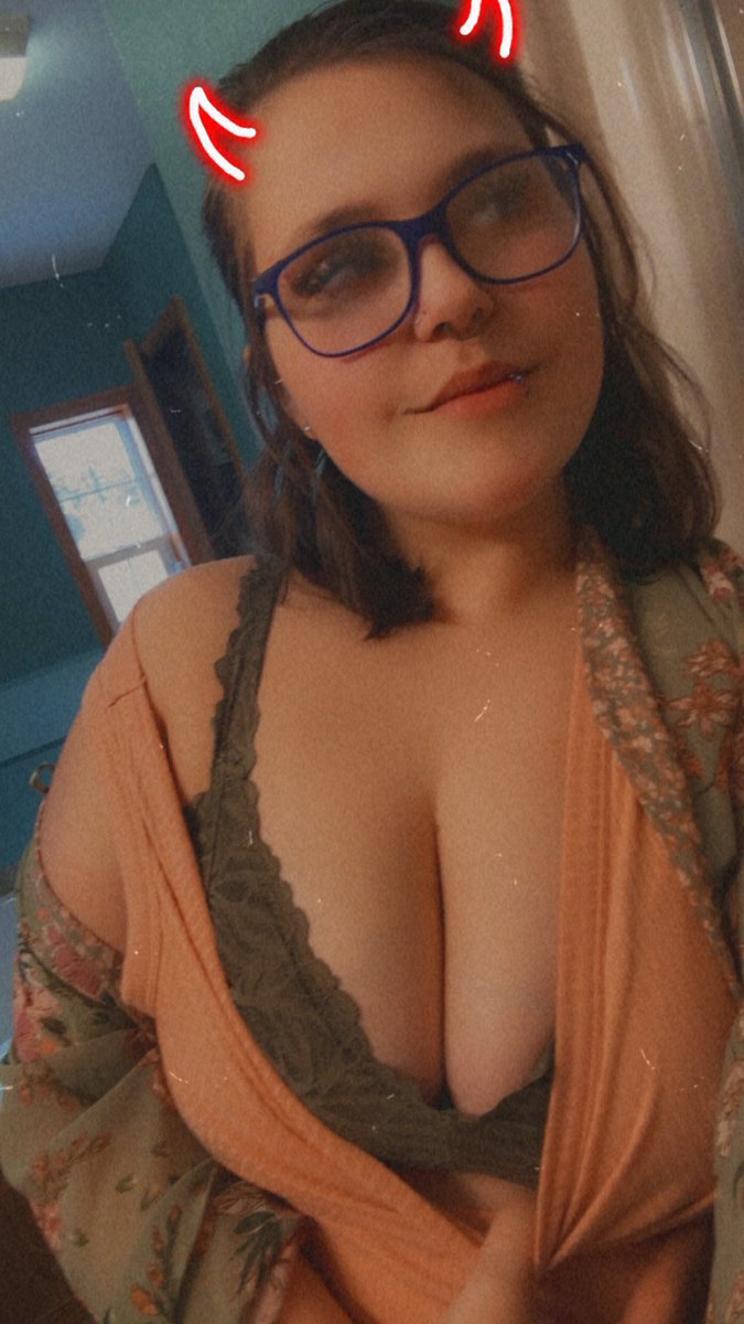 Beccajean245's tweet photo. Some fun little pictures hehe don’t forget to sub to my OF https://t.co/0ku64tOqOh https://t.co/ROuqzubl0X