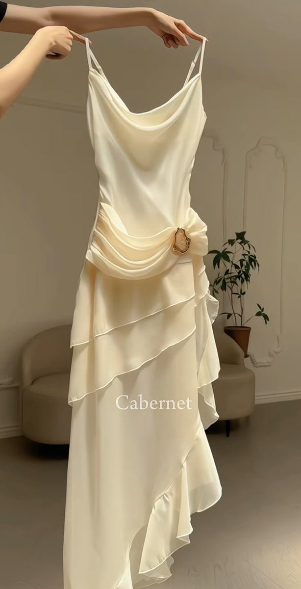 Dress tweet media