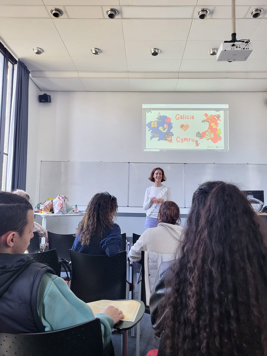 CEG_Gales's tweet photo. Grazas ao traballo de @r_chapela e ao apoio de @TaithWales e @intlinksglobal, hoxe recibimos o estudantado do IES Val do Tea (Ponteareas) e do instituto galés Emrys ap Iwan 🤩

Un intercambio internacional para partillar vivencias e aprendizaxes entre Gales e a Galiza https://t.co/NEvWTmaxku