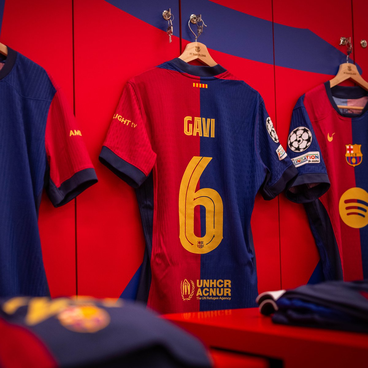 FCBarcelona_cat's tweet photo. Sap jugar molt bé a futbol https://t.co/OHvizcro3d