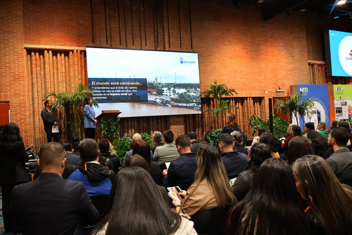 FiducoldexCol's tweet photo. 📢 ¡@FiducoldexCol presente en la apertura de la Macrorrueda de Negocios Nacionales de @Compensar_info! En cabeza del presidente, @AGuzmanToro, tenemos el honor de dar apertura a este importante espacio que promueve el crecimiento empresarial y la conexión entre aliados estratégicos del país. 🇨🇴

#MacrorruedaNacionalDeNegocios #UnidosPorLaRuta #DesarrolloEmpresarial