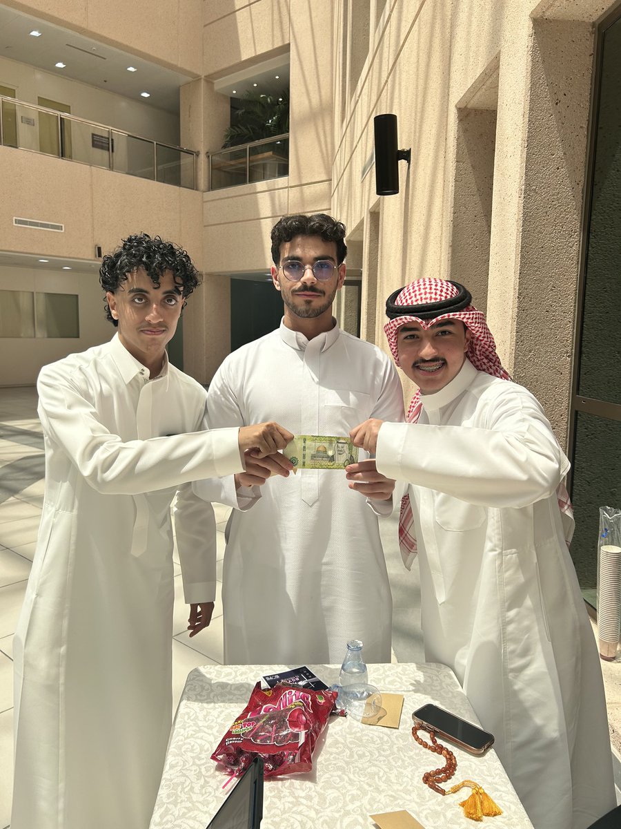 3la6ayer's tweet photo. الحمدلله راحت الـ50 ولا راحت الـ500 💜🤣 https://t.co/sTNo4iiXGU