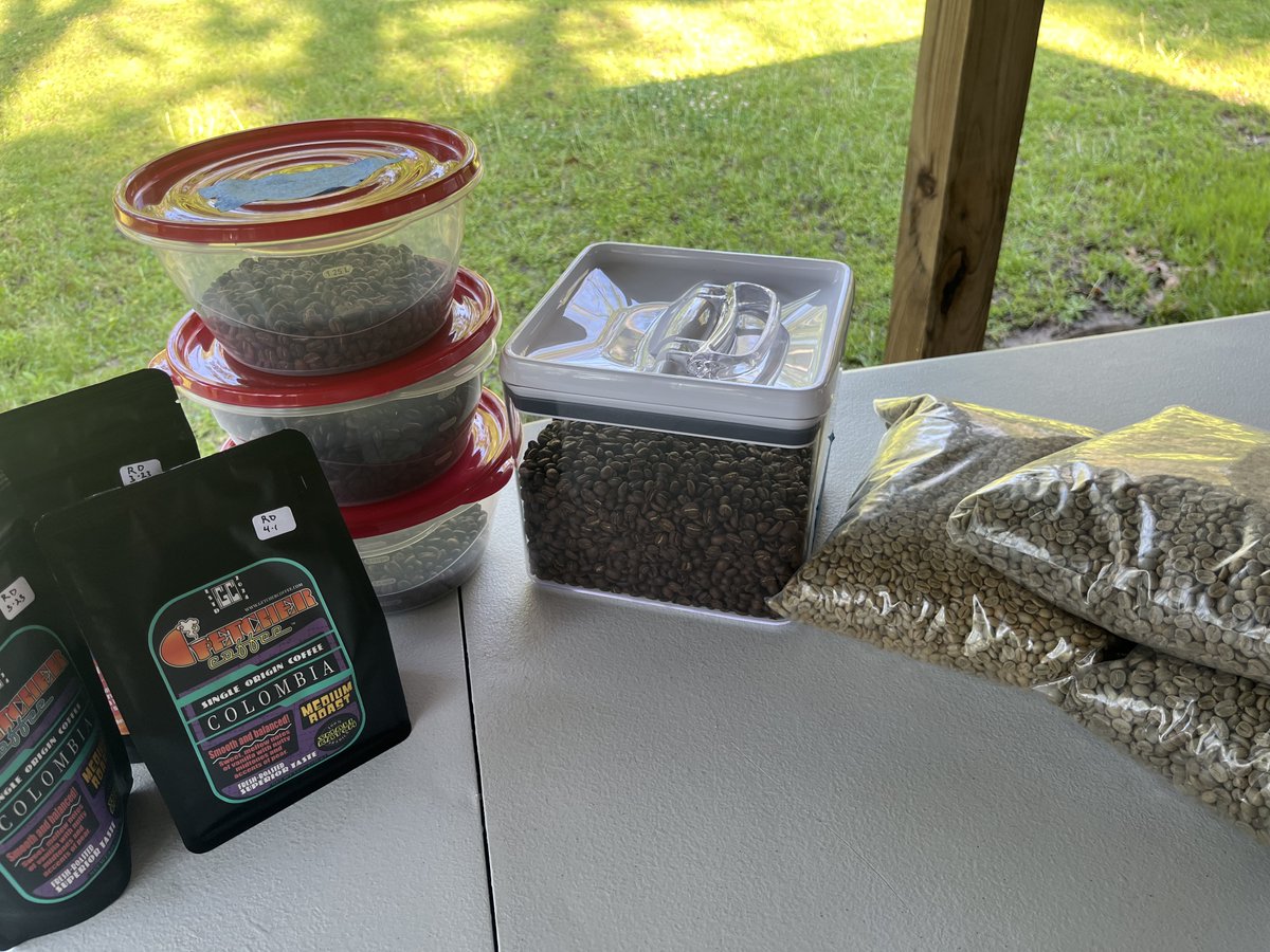 GetcherCoffee's tweet photo. Time to roast, grind &amp; bag the next coffee batch. 
#GoodMorning https://t.co/sSYHe0CWVm