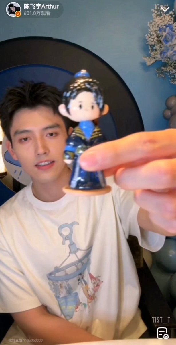 Tist_T's tweet image. น้องเฟยไลฟ์วันเกิดแล้วแกะกล่องสุ่มตุ๊กตา​ที่ตัวละครที่ตัวเองเล่น ตอนเปิดเจอโม่หรานนี่กรี๊ดแตกส่วนเด่กยิ้มนิ่งๆ ดูการ์ด​นาน โชว์ตุ๊กตา​นาน ตอนน้องพูดชื่อโม่หรานนี่ร้องไห้อ่ะ แล้วแววตาคือนางรักของนางจริงๆนะ ฉายเถอะ ฮือออออออ 😭😭😭