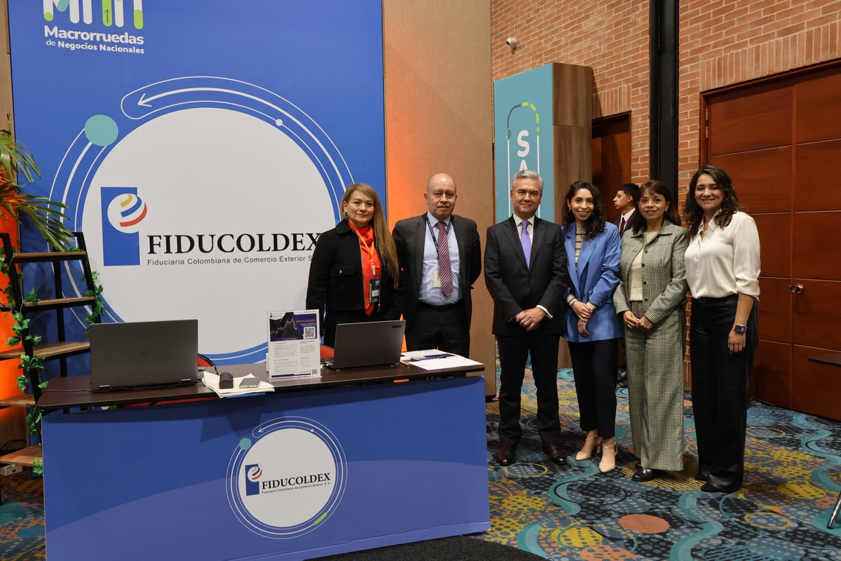 FiducoldexCol's tweet photo. 📢 ¡@FiducoldexCol presente en la apertura de la Macrorrueda de Negocios Nacionales de @Compensar_info! En cabeza del presidente, @AGuzmanToro, tenemos el honor de dar apertura a este importante espacio que promueve el crecimiento empresarial y la conexión entre aliados estratégicos del país. 🇨🇴

#MacrorruedaNacionalDeNegocios #UnidosPorLaRuta #DesarrolloEmpresarial