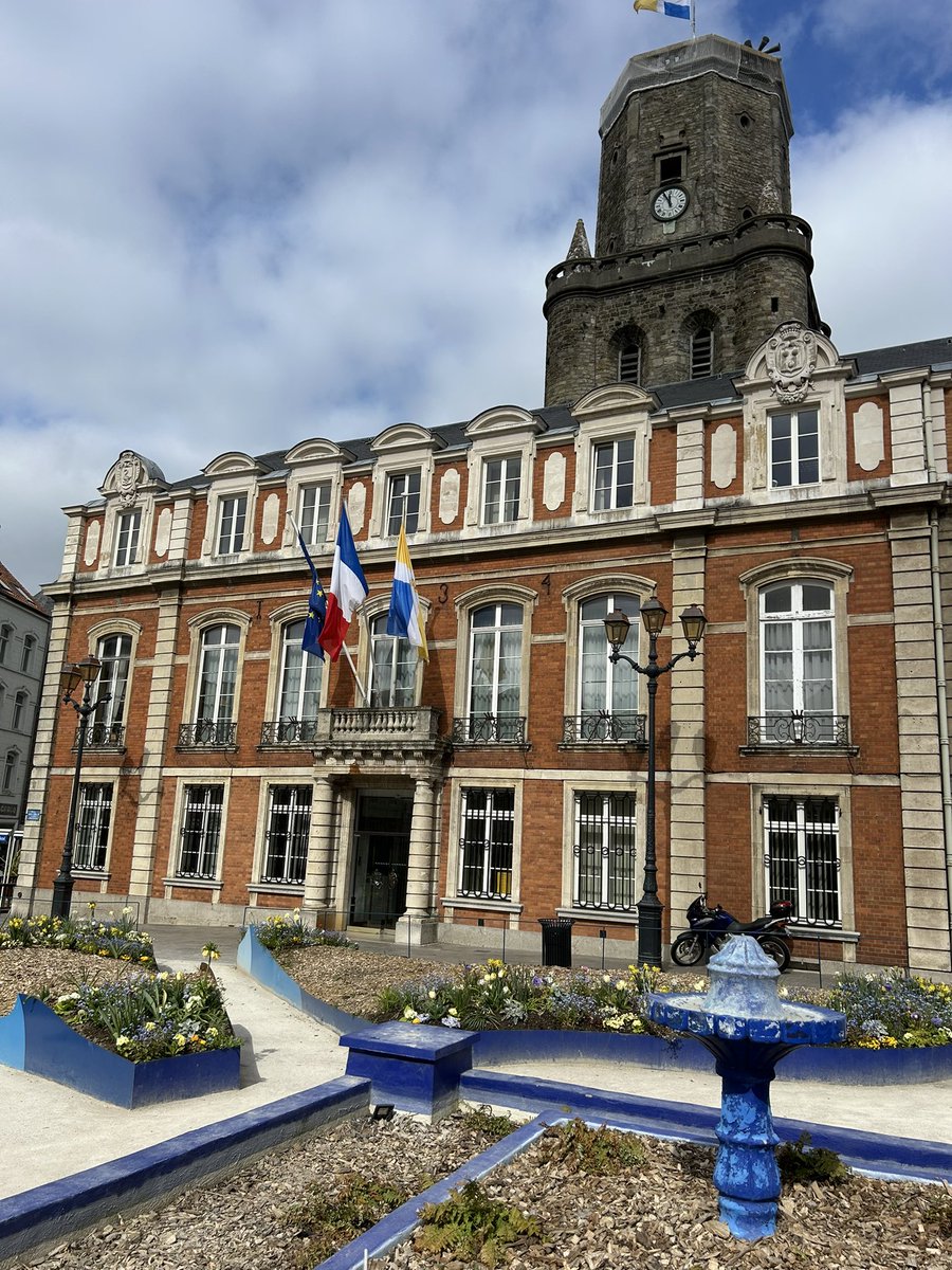 RMSLanguages's tweet image. Day three started with a trip to a French market and historical town! Time to do a spot of French speaking! 🇫🇷🗣️