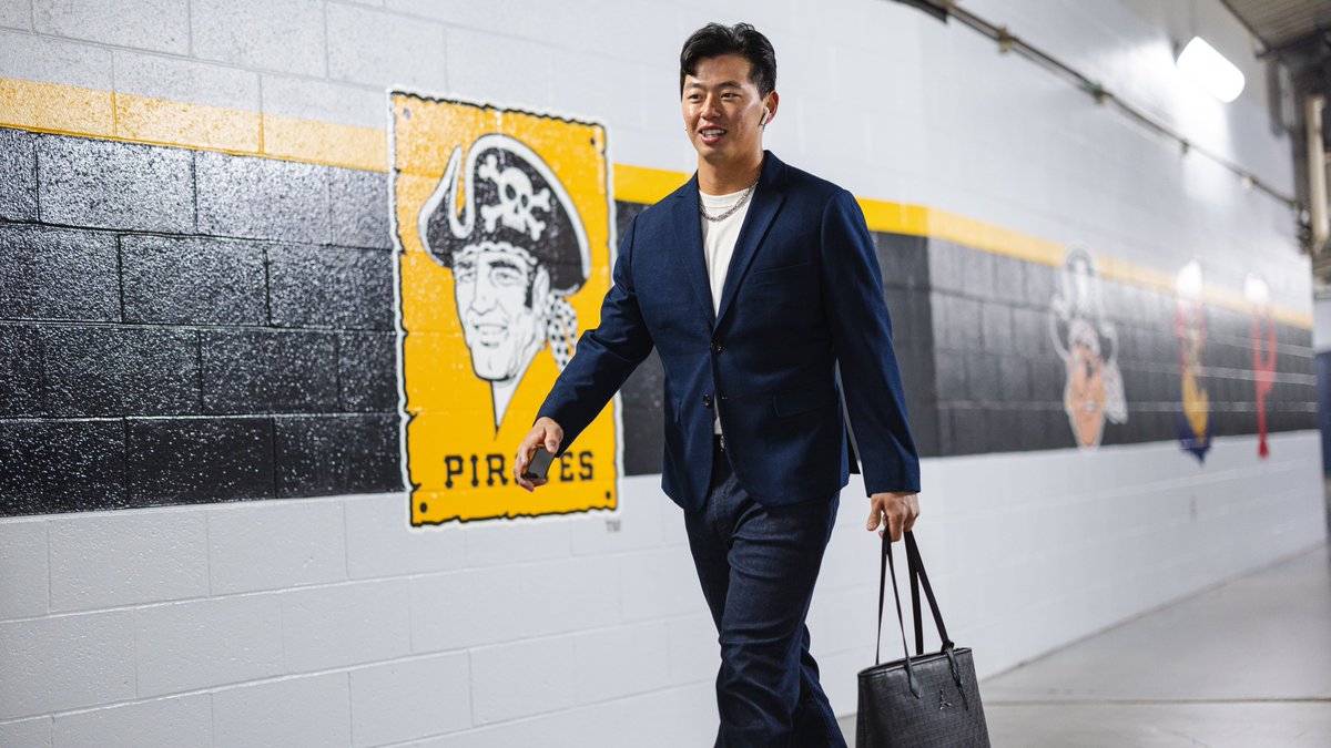 Pirates's tweet photo. Ready for his moment. https://t.co/ah1ZsIwBsS