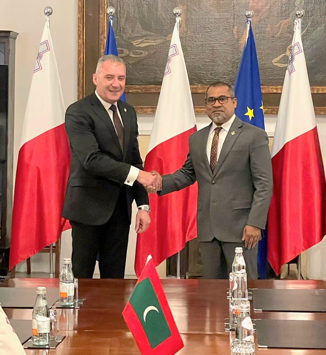Ministry of Foreign Affairs 🇲🇻 (@mofamv) on Twitter photo Minister of Foreign Affairs Dr. <a href="/abkhaleel/">Abdulla Khaleel</a> met with Minister for Health and Active Ageing of #Malta Dr. Jo Etienne Abela, today.
Discussions focused on exploring avenues to establish cooperation to address healthcare needs in the Maldives. Minister of Foreign Affairs Dr. <a href="/abkhaleel/">Abdulla Khaleel</a> met with Minister for Health and Active Ageing of #Malta Dr. Jo Etienne Abela, today.
Discussions focused on exploring avenues to establish cooperation to address healthcare needs in the Maldives.