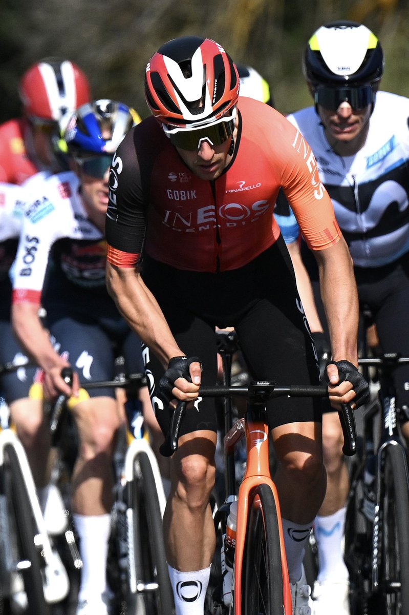 Onto the last climbs of the day at #Itzulia2025 and <a href="/laurance_axel/">Axel laurance</a> is in the chasing peloton less than a minute back on the leaders.

A fast finish into Beasain awaits 💥