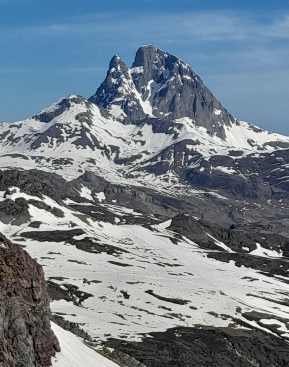 GamarraCanada's tweet photo. Pico Anayet (2574 m.) #pirineo #Pirineos #pyrennes #anayet #midiossau https://t.co/YDawJ3RF6K