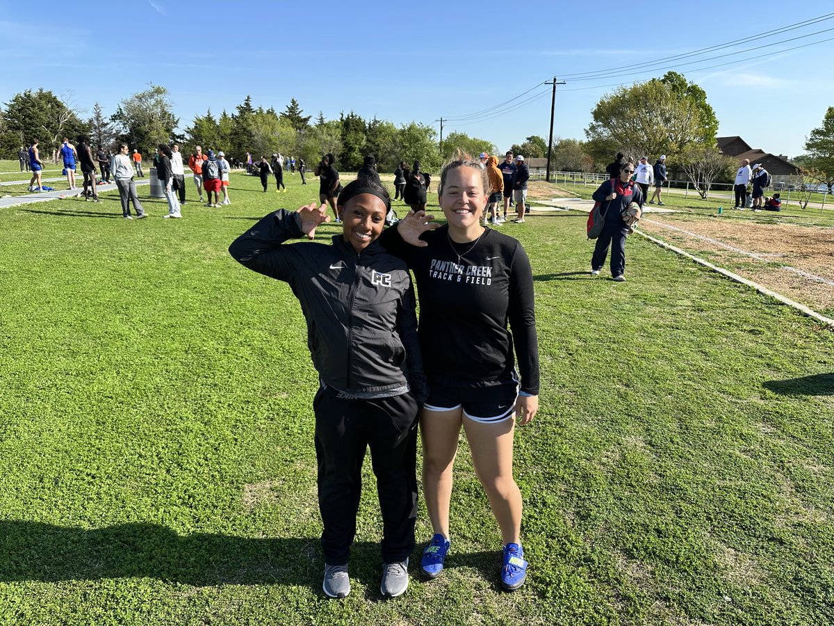 CoachCase79's tweet photo. 1st two regional qualifiers of the day!! Jaelyn Anderson(2nd in triple jump) and Campbell Coneway(3rd in shot). Commerce here we come!! https://t.co/fSmnDOpuPZ